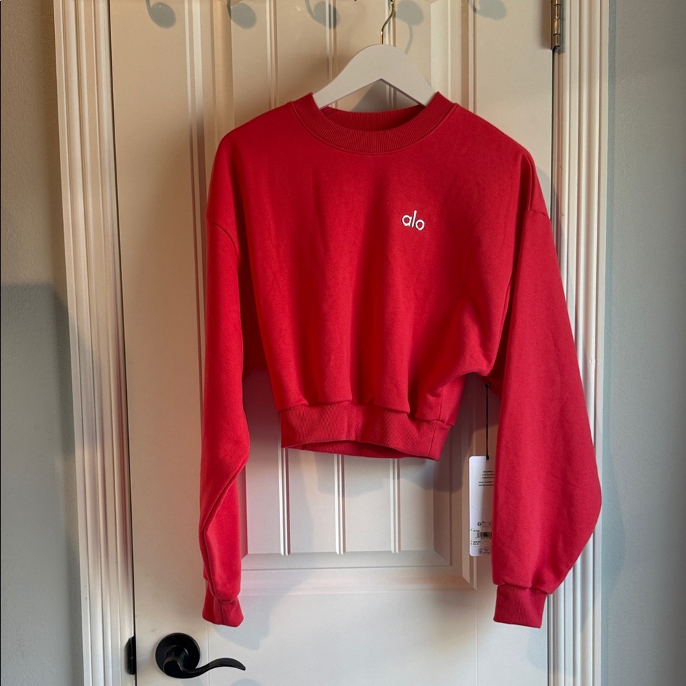 🍓 Alo Yoga Red Candy Cropped Accolade Sweatshirt